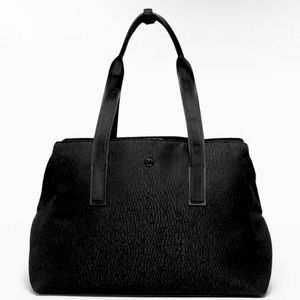 Like New Lululemon Go Getter Bag 26L in Stacked Jacquard Black Midnight